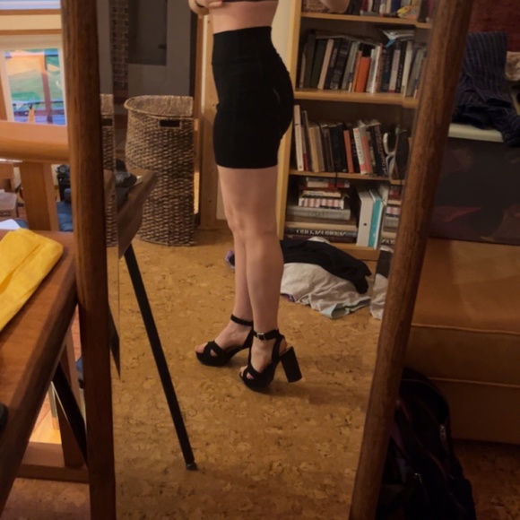 Black tight mini skirt - Picture 2 of 2